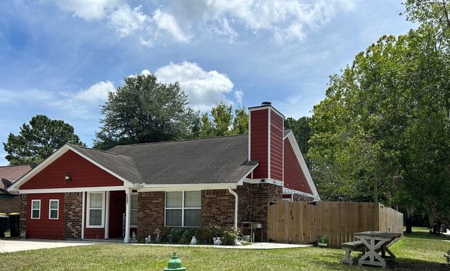 Building Photo - Forest Ridge off Middleground Road