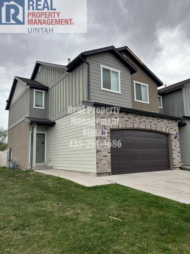 Foto del edificio - 3 bed 2.5 bath townhome in Fox Run