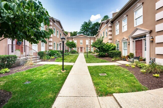 Foto del edificio - Charming 2BR/2BA condo in Green Hills!