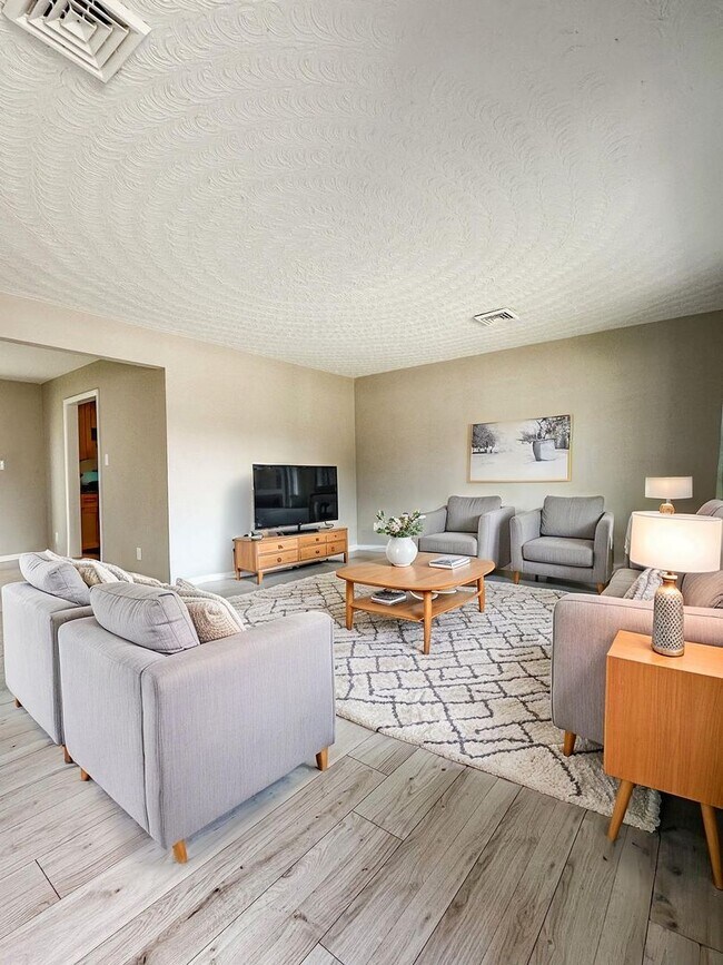 Foto del edificio - 3 Bedroom house in Western Branch