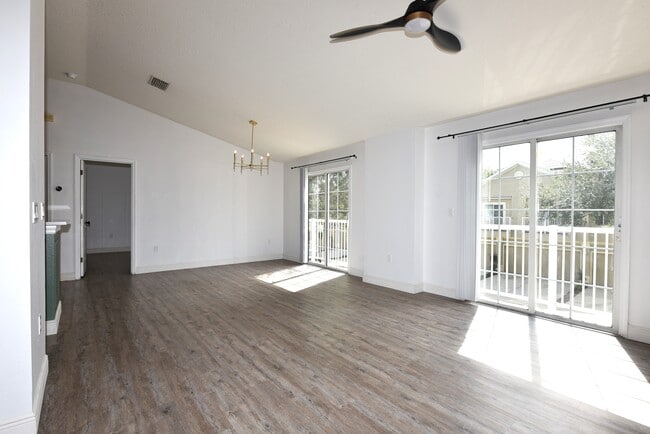 Building Photo - 6741 Breezy Palm Dr