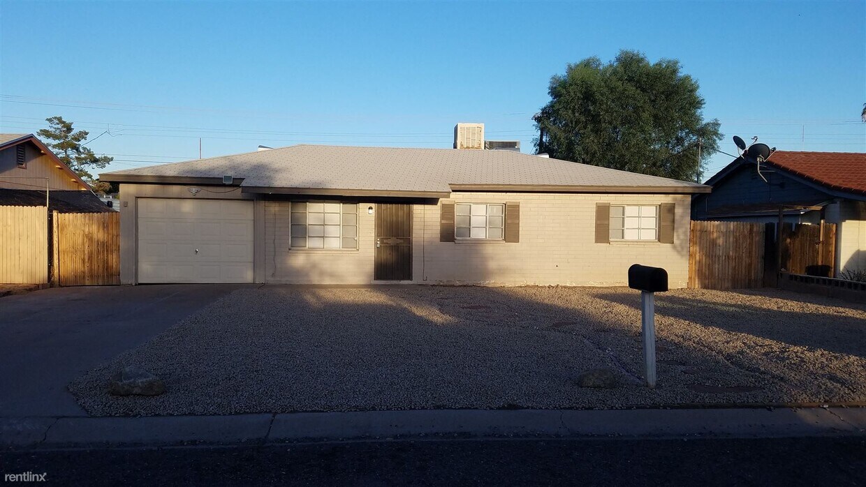 Primary Photo - 3 br, 1 bath House - 6819 North 32nd Avenue