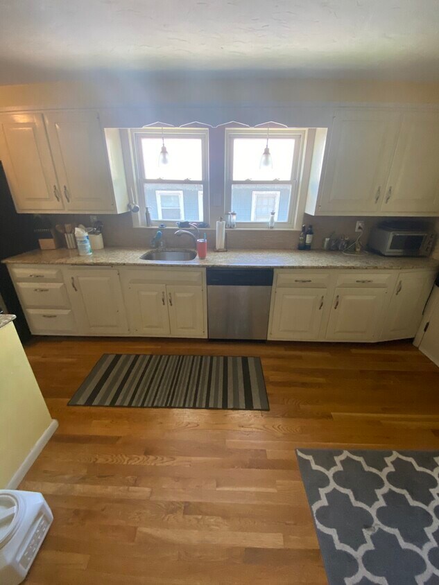 Primary Photo - 559 Ashmont St