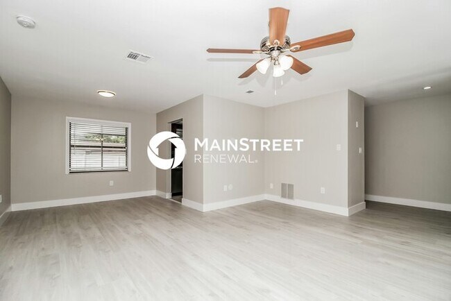 Building Photo - 3 Bedroom Pet-Friendly Home in LONGWOOD, FL with Main Street Renewal