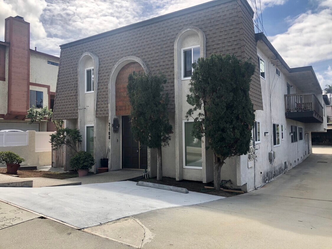 2108 Carnegie Ln Unit 4, Redondo Beach, CA 90278 Apartments in