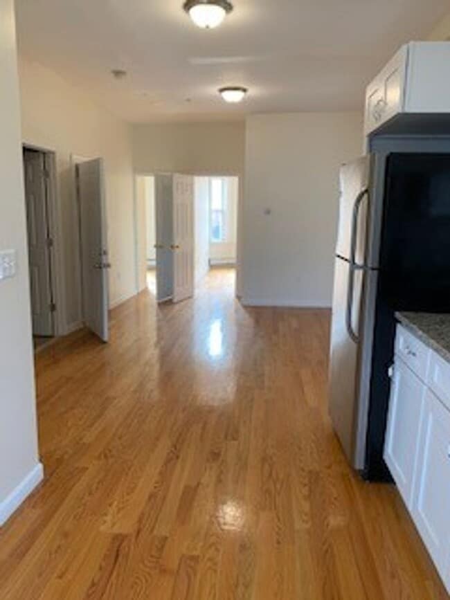 Photo - 16 Che Apartment