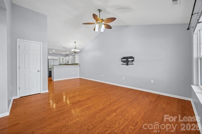 Foto del edificio - 2052 Shady Pond Dr