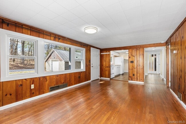 Foto del edificio - 288 Pine Hill Rd