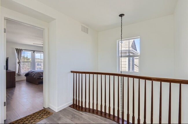 Building Photo - Huge room in a large shared home, private ...