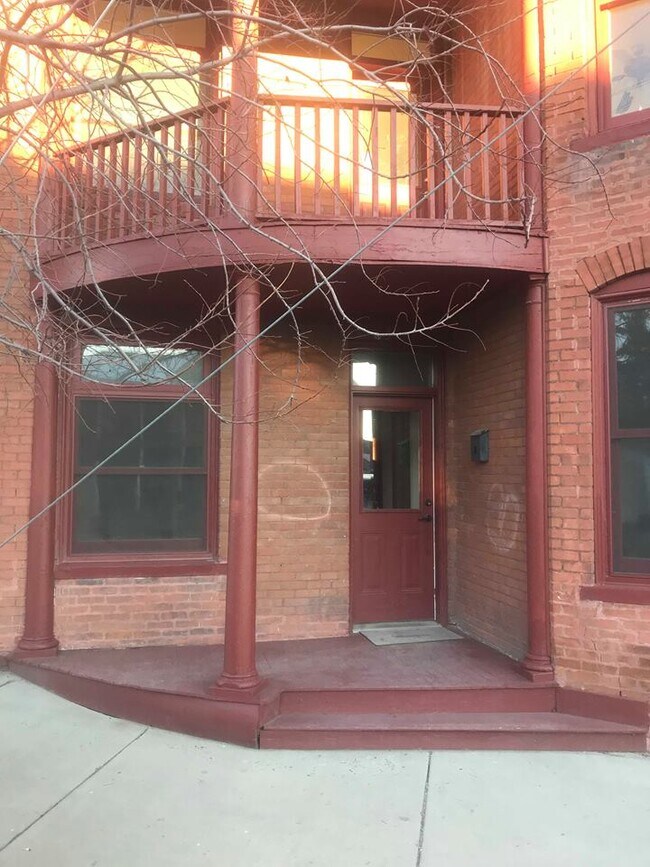 Building Photo - 654 S Main St