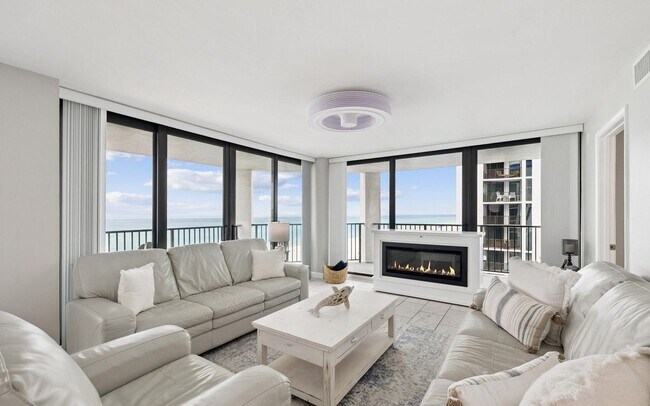 Foto del edificio - 17155 Front Beach Rd