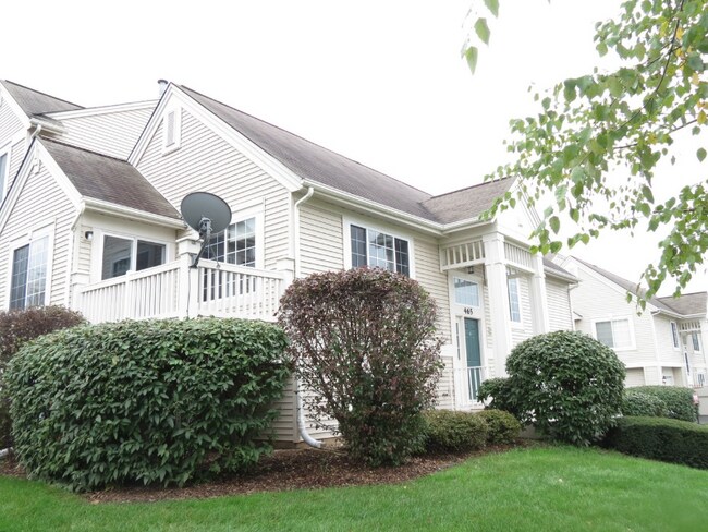 Foto del edificio - 465 Cary Woods Cir
