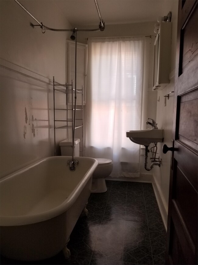 Foto del edificio - 211 W 5th St