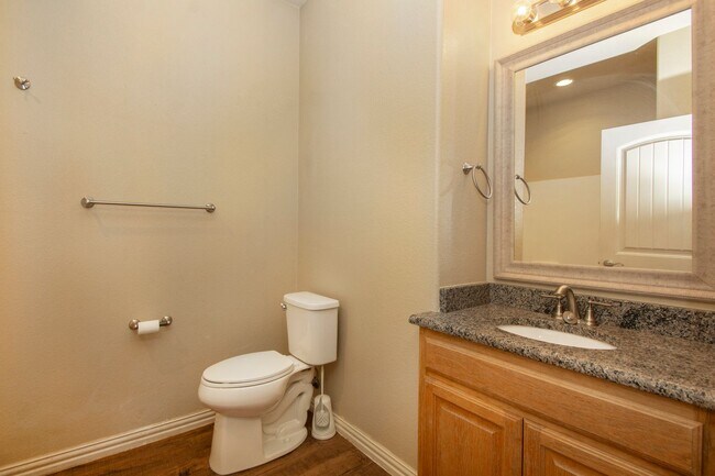 Foto del edificio - House for Lease in Denison