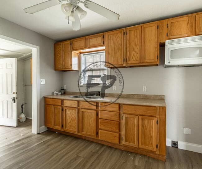 Foto del edificio - 911 E Craven Ave