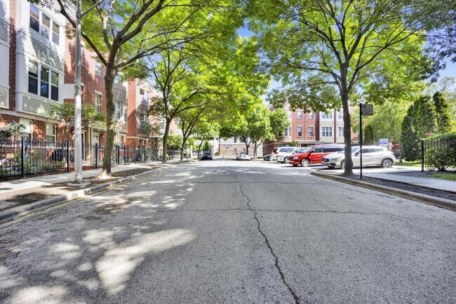 Foto del edificio - 720 W Evergreen Ave