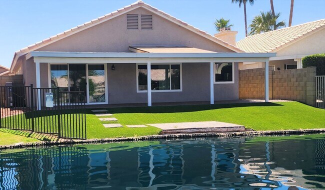 Foto del edificio - Waterfront living in Chandler!