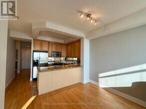 Building Photo - 628 Fleet St