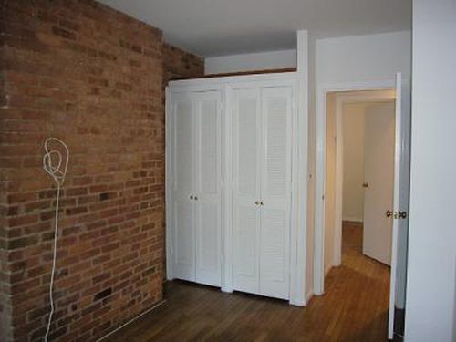Building Photo - 401 E 76th St