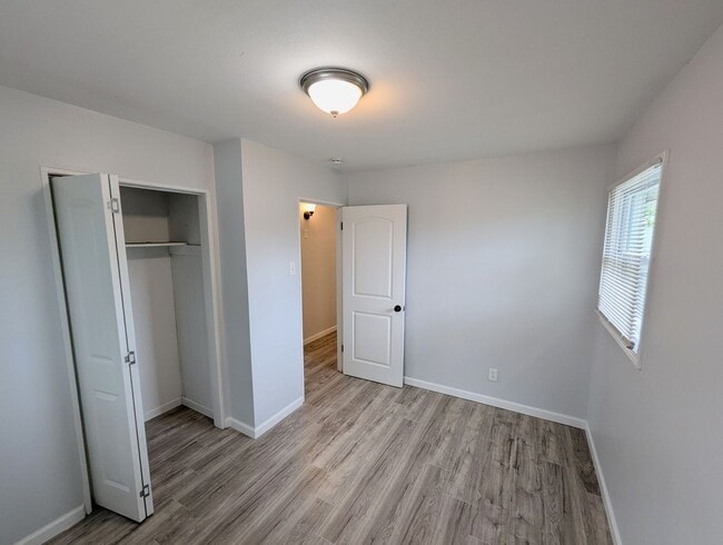 Foto del edificio - 6109 Evergreen Blvd