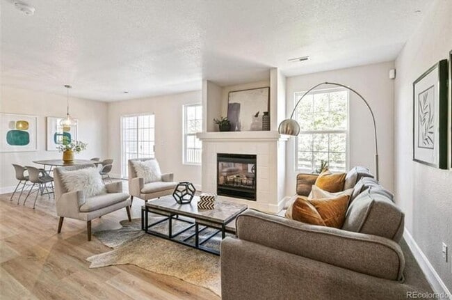 Building Photo - Charming 3BR Townhome in Englewood