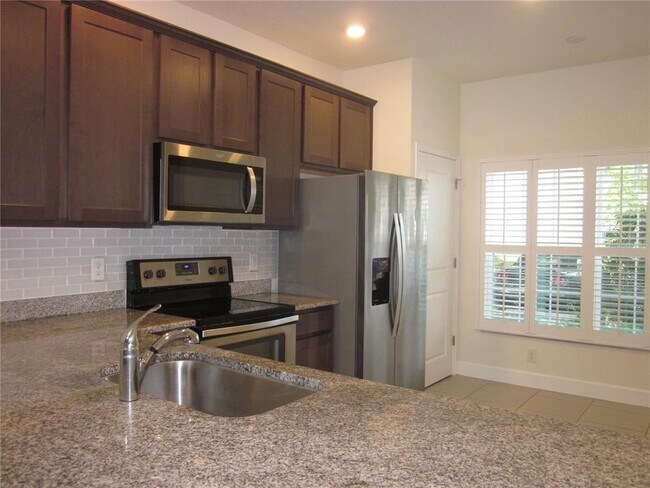 Building Photo - 1115 Hillhurst Dr
