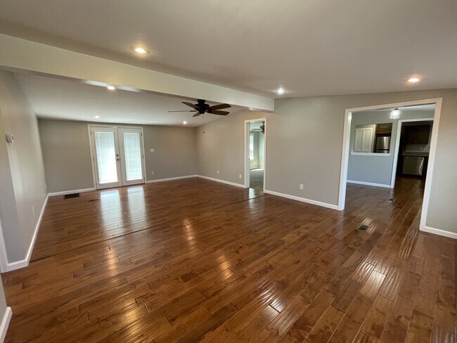 Foto del edificio - 900 Allen Dr