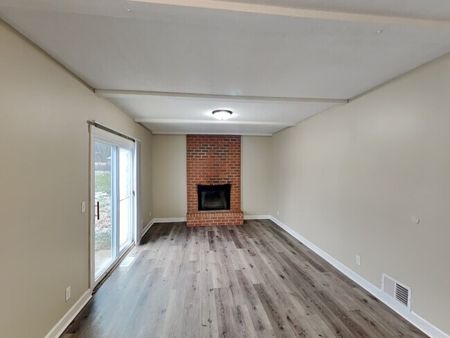 Building Photo - 8800 Hillside Trl S