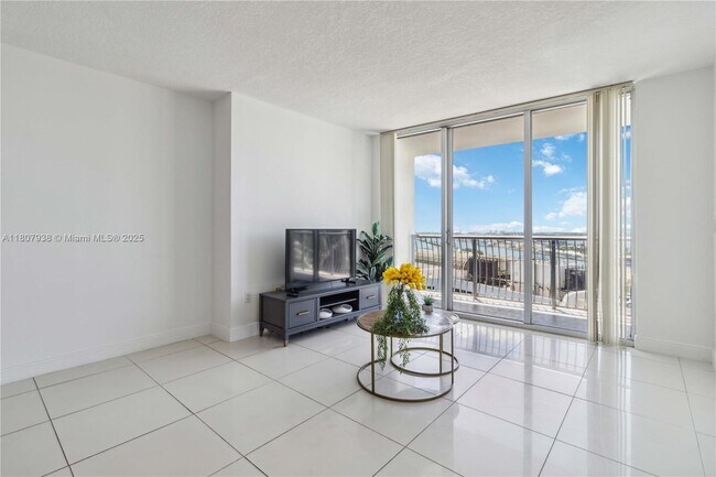 Building Photo - 1750 N Bayshore Dr