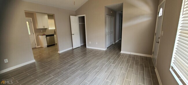 Foto del edificio - 293 Stony Brook Cir