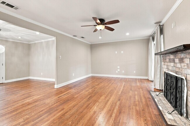 Foto del edificio - 167 E Edgewood Pl