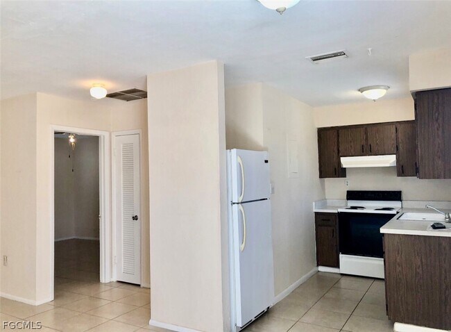 Foto del edificio - 704 SE 46th Ln