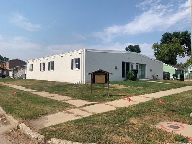 Building Photo - 305 11th Ave W