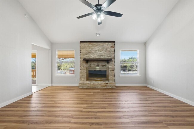 Foto del edificio - 9206 Granada Hills Dr