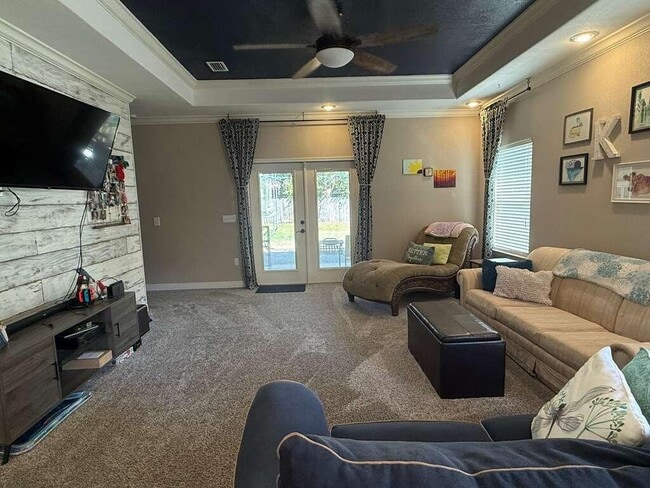 Foto del edificio - 703 Nutmeg Ave