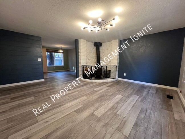 Building Photo - Extremely Clean Single Level Home On Large...