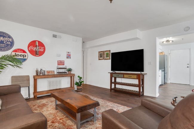 Building Photo - 121 W Hall St