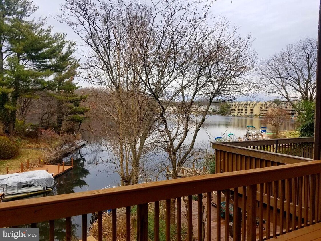 Primary Photo - 2034 Lakewinds Dr