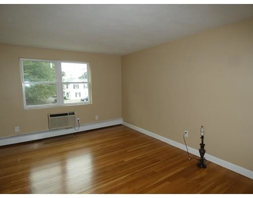 Building Photo - 33 Montvale Ave
