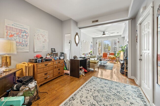 Foto del edificio - 2630 W Division St