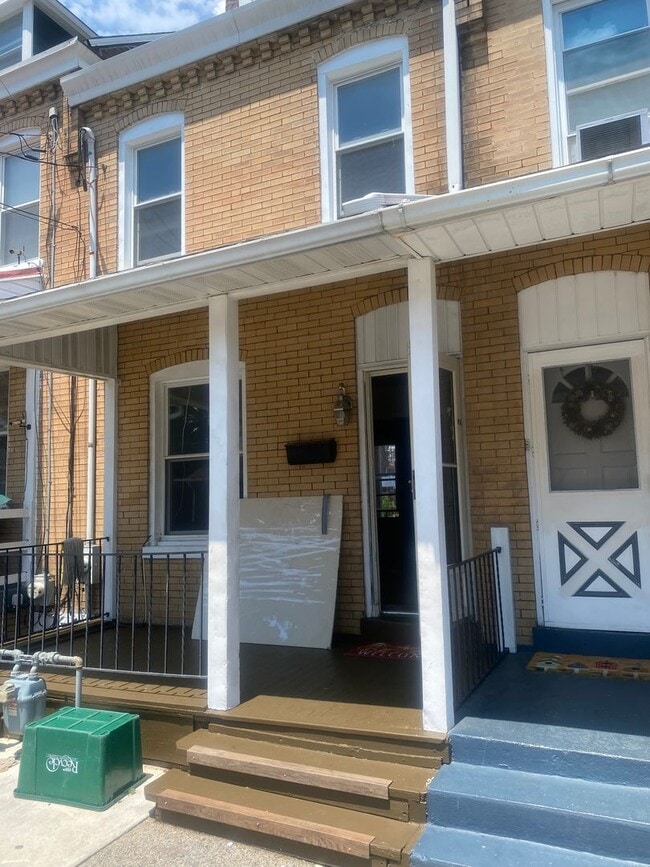 Building Photo - 843 Prangley Ave