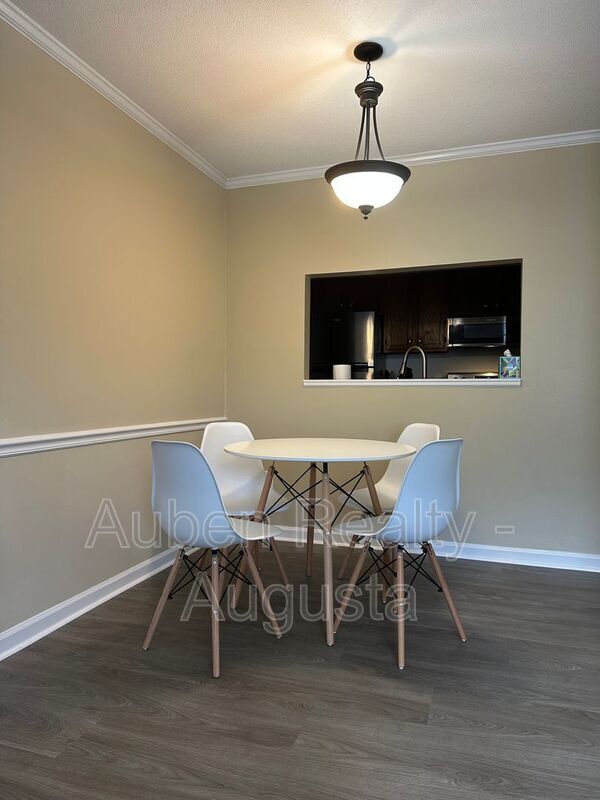 Foto del edificio - 204 1/2 W Buena Vista Drive