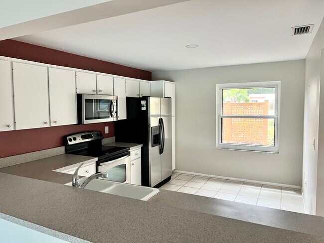 Foto del edificio - 321 Spring Lakes Blvd