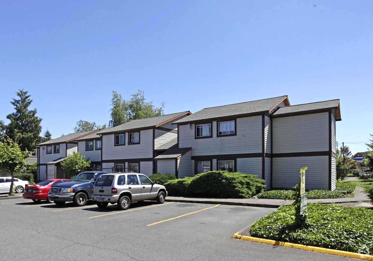 Foto principal - Pinewood Village Apartments