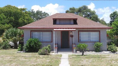 Building Photo - 2015 Mercer Ave