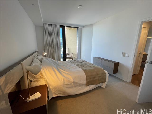 Building Photo - 987 Queen St