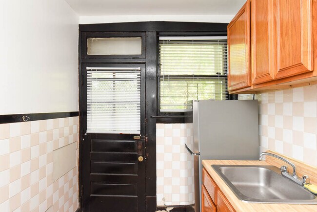 Building Photo - 4300 N Pulaski Rd