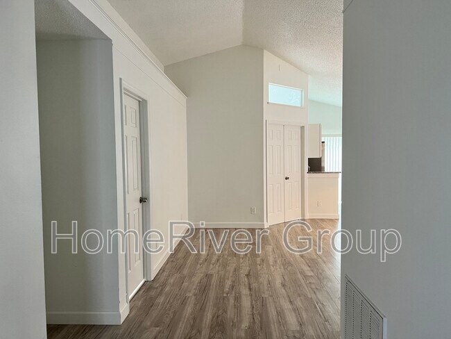 Foto del edificio - 1241 Brookebridge Dr
