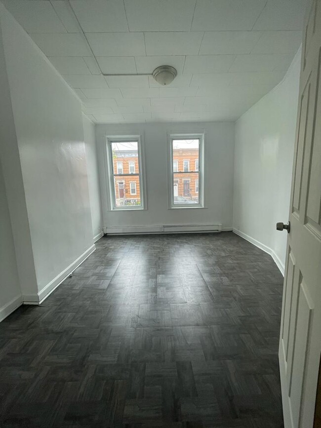 Foto del edificio - 405 Woodlawn Ave
