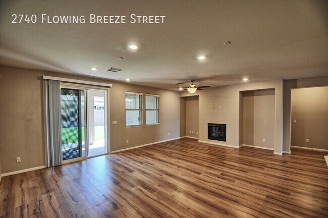 Foto del edificio - 2740 Flowing Breeze St